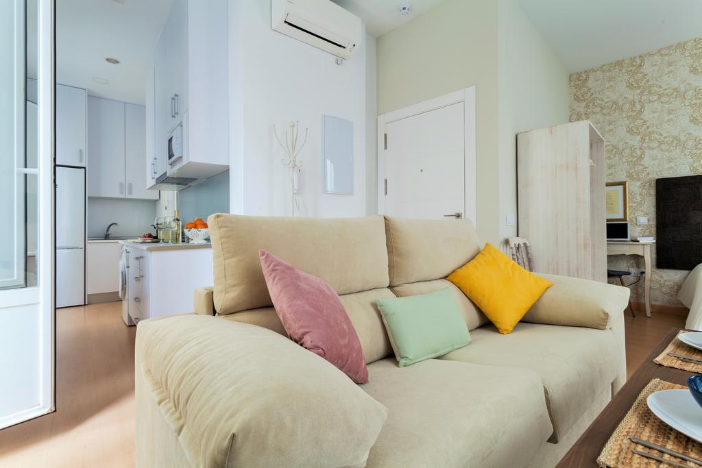 Apartment Hostly Acetres 1a Loft In Center, Comunal Terrace, Fibre,parking Optional *